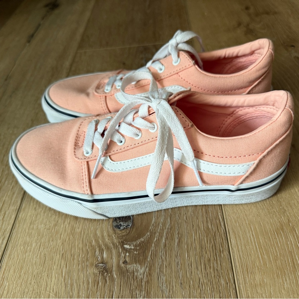 Vans Kids Sneakers in Peach and White